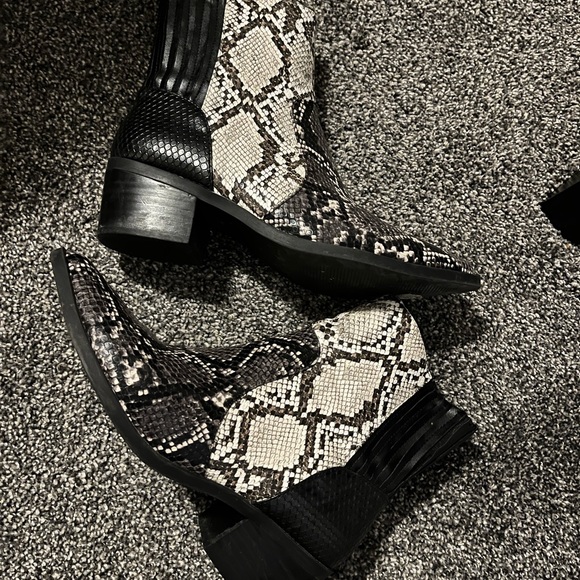 Booties - Picture 3 of 4